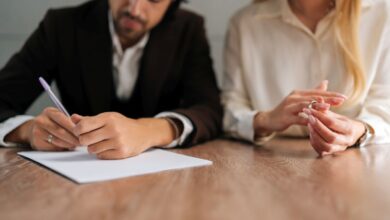 Jak długo odpowiada się za długi męża po rozwodzie?